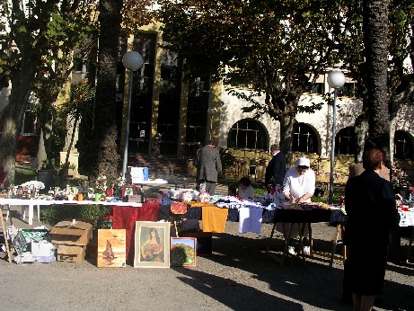 MERCADILLO SOLIDARIO